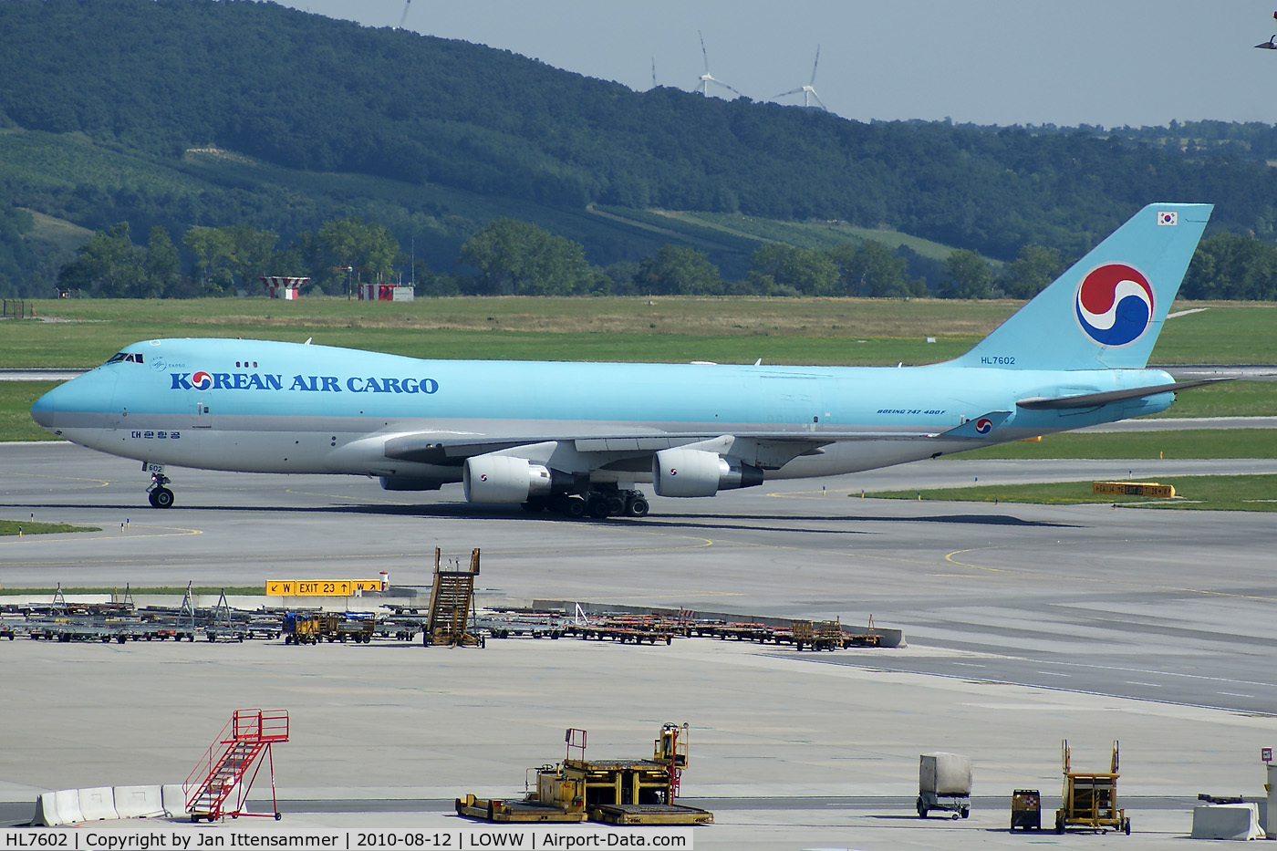 HL7602, 2005 Boeing 747-4B5F/SCD C/N 34301, Korean Air Cargo @ Vienna