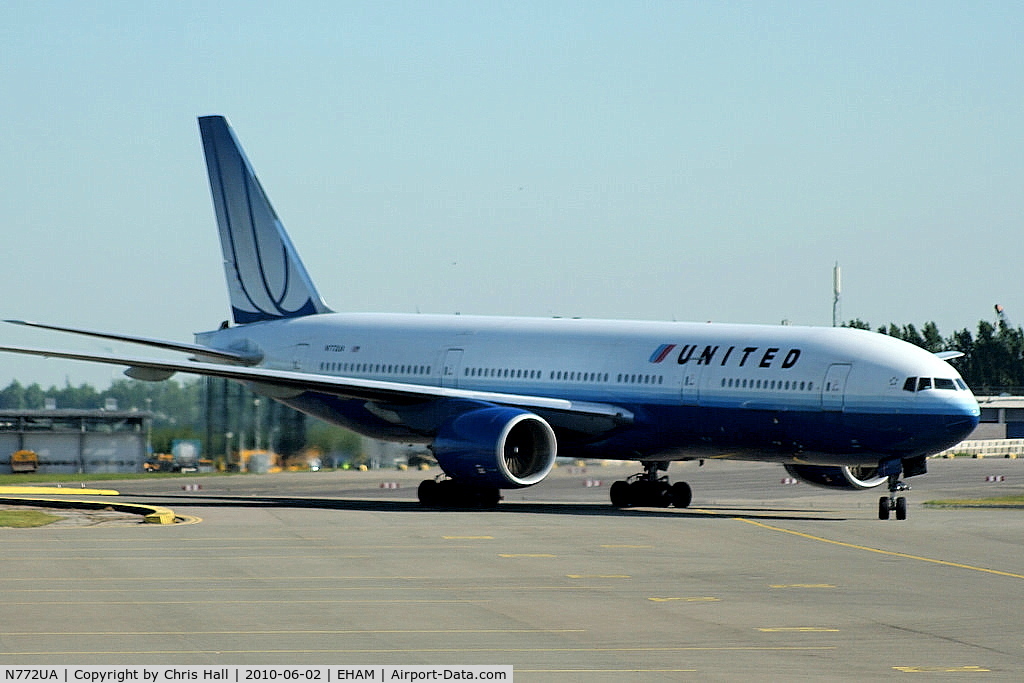 N772UA, 1995 Boeing 777-222 C/N 26930, United Airlines