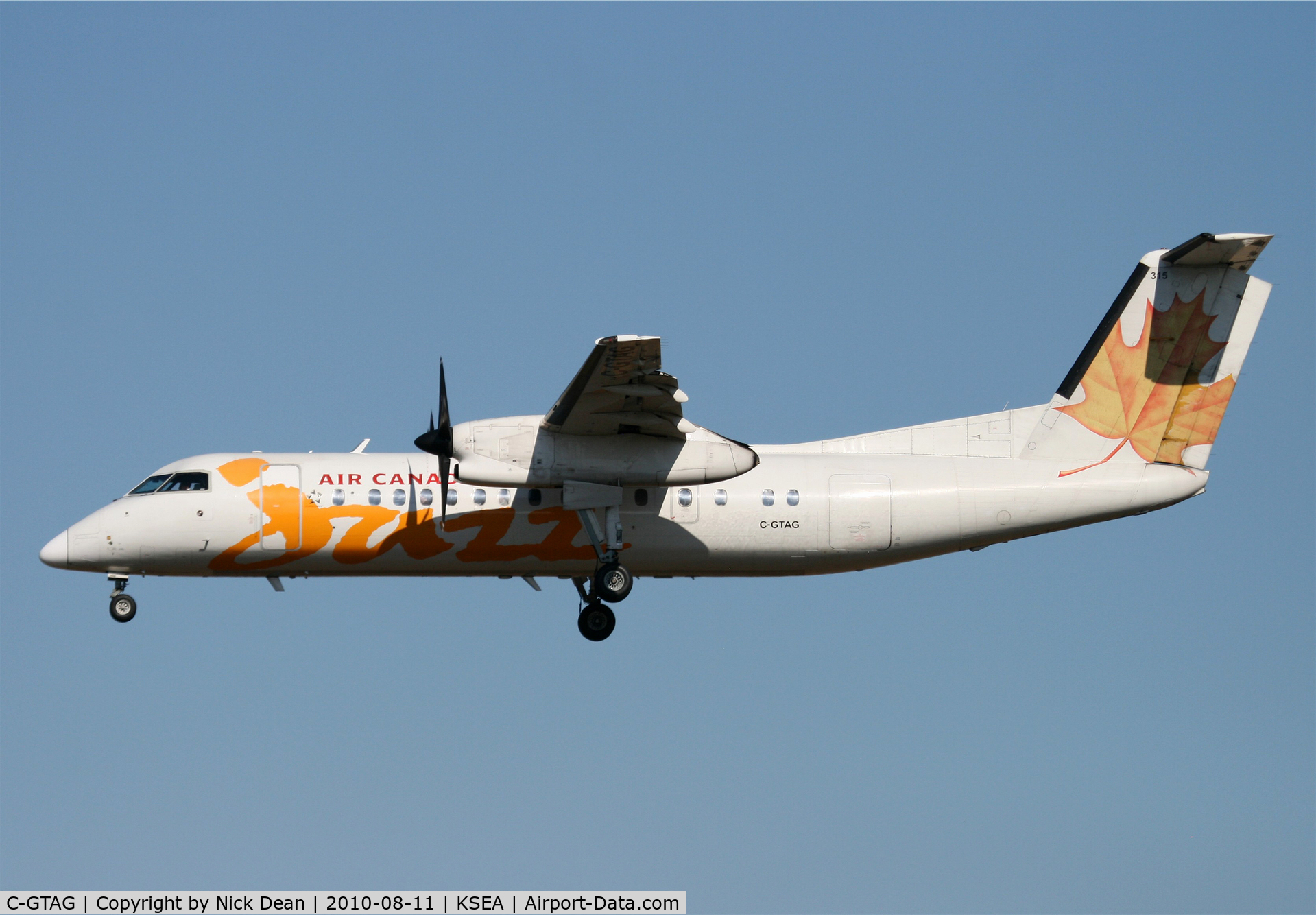 C-GTAG, 1990 De Havilland Canada DHC-8-301 Dash 8 C/N 200, KSEA