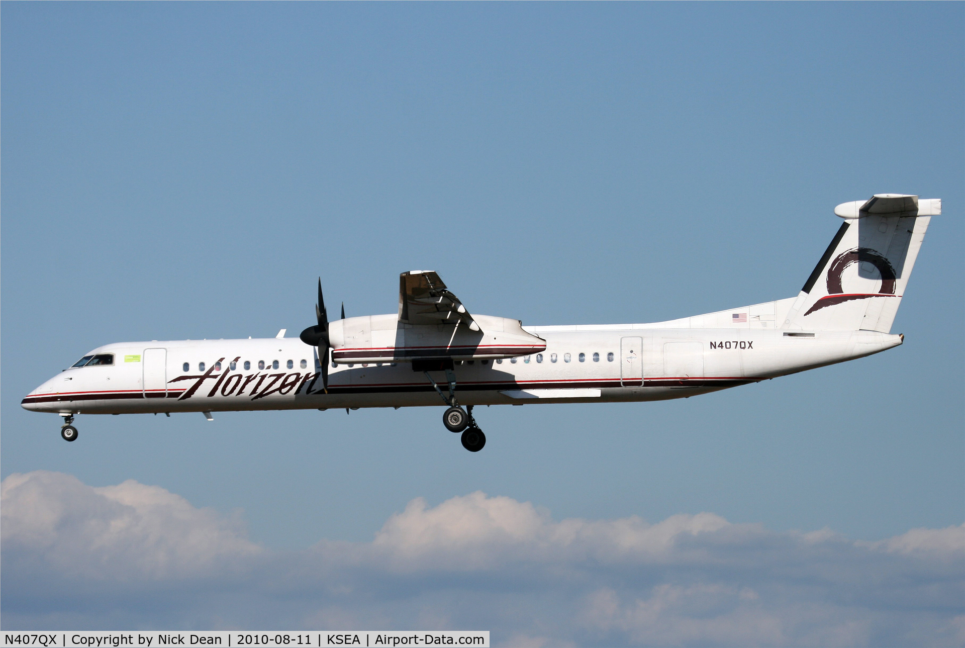 N407QX, 2001 Bombardier DHC-8-402 Dash 8 C/N 4049, KSEA