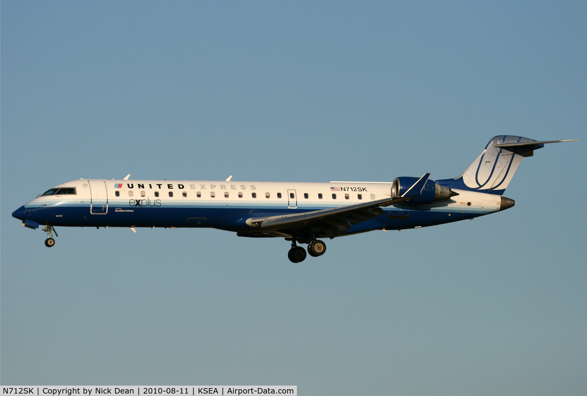 N712SK, 2004 Bombardier CRJ-700 (CL-600-2C10) Regional Jet C/N 10172, KSEA