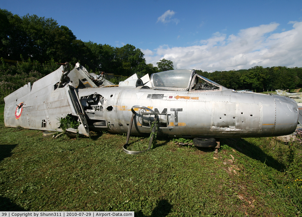 39, Dassault Mystere IVA C/N 39, S/n 39 - Stored in the Savigny-les-Beaune Museum