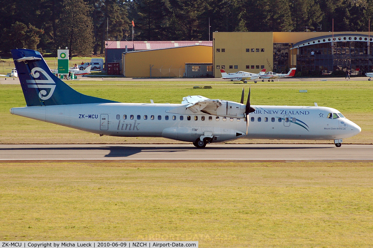 ZK-MCU, 2000 ATR 72-212A C/N 632, At Christchurch