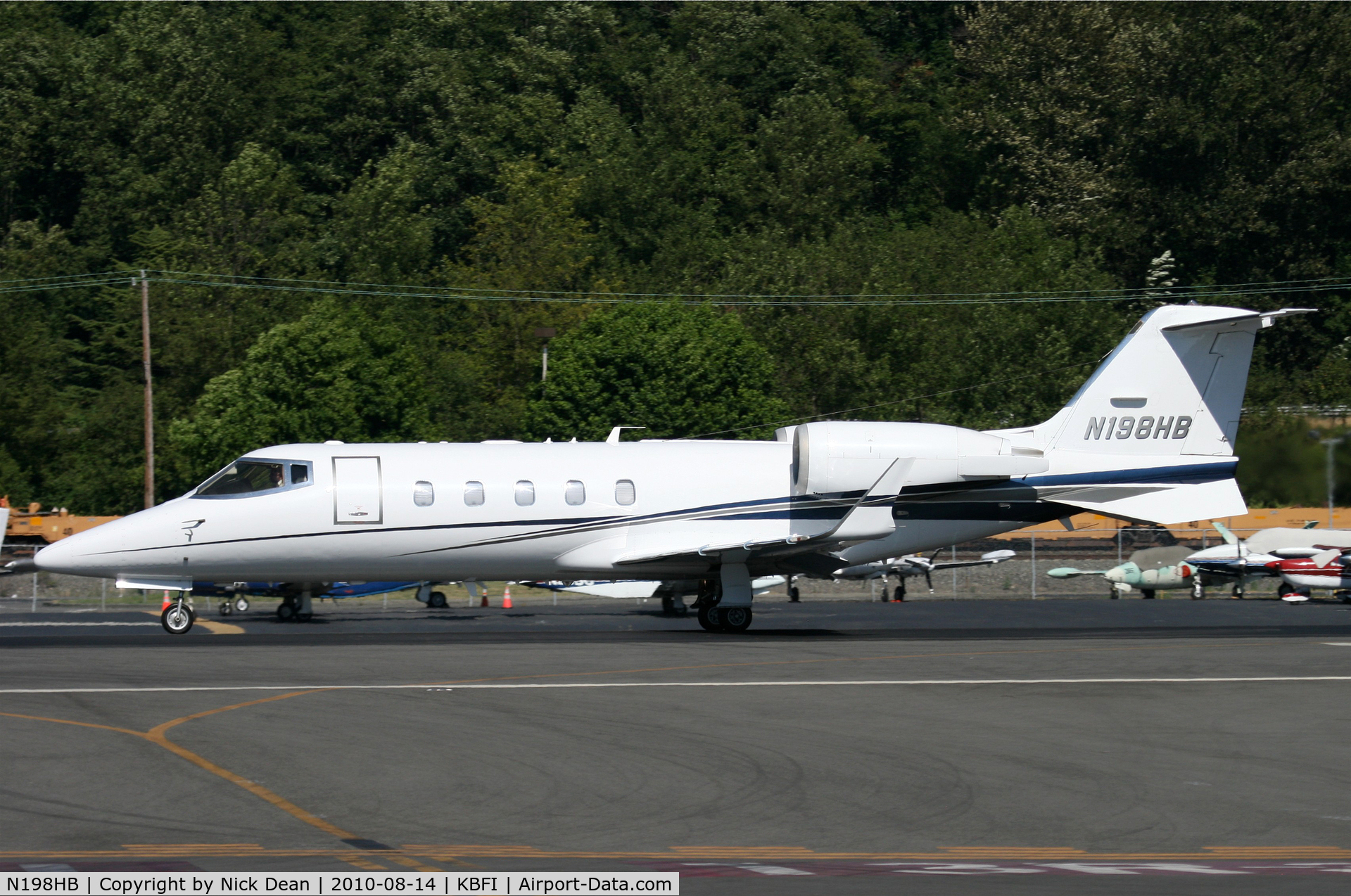 N198HB, 2000 Learjet Inc 60 C/N 198, KBFI