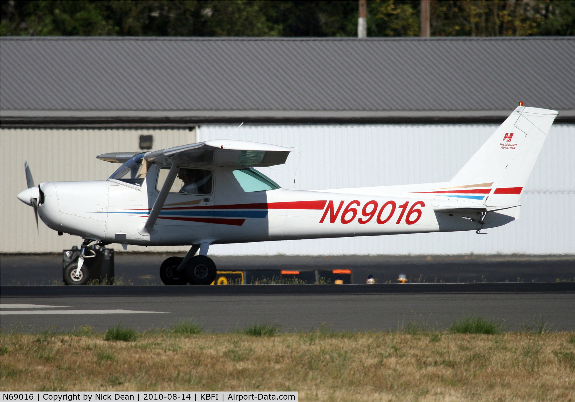 N69016, 1978 Cessna 152 C/N 15282435, KBFI