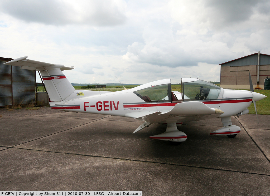 F-GEIV, Robin R-3000-120 C/N 111, Parked at the Airclub...