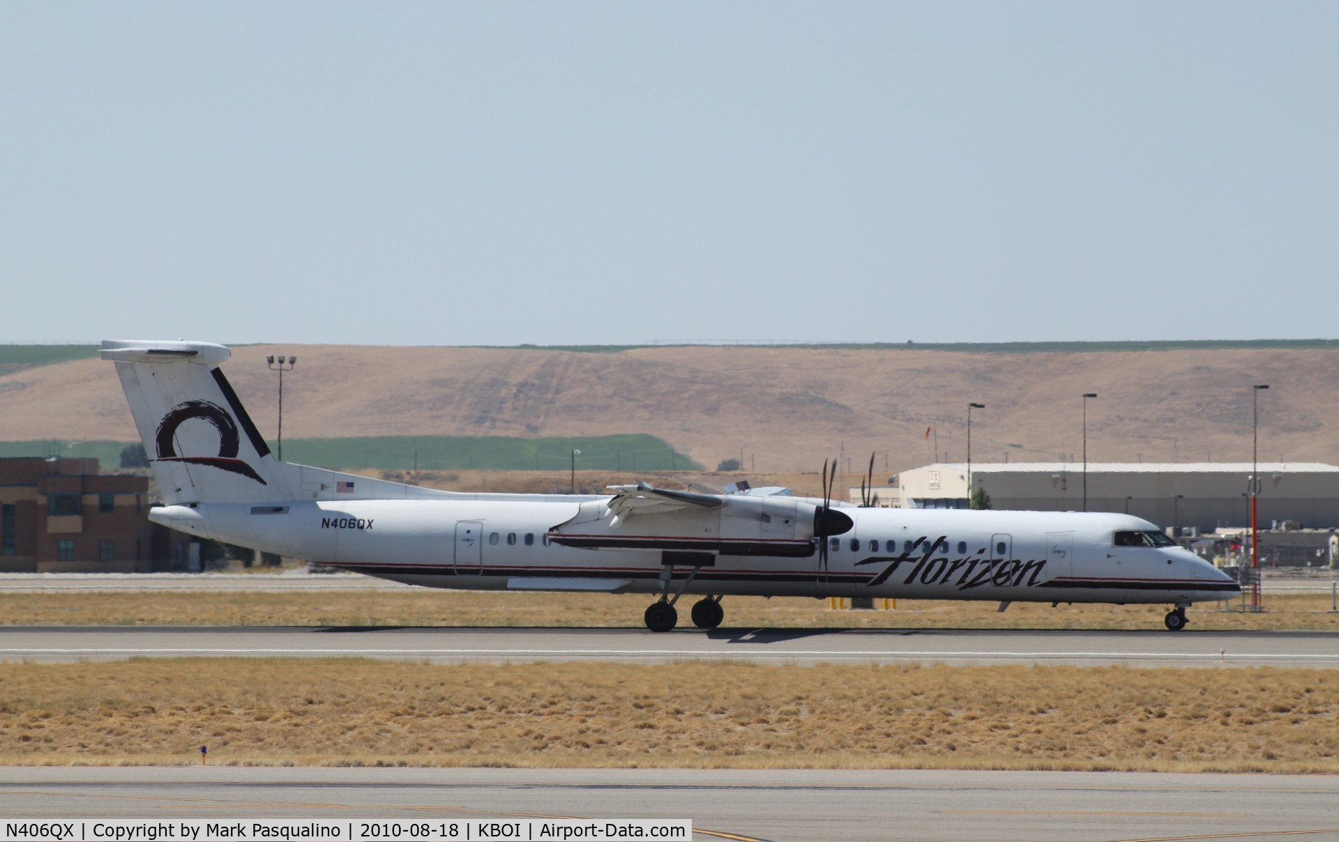 N406QX, 2001 Bombardier DHC-8-402 Dash 8 C/N 4048, DHC-8-400