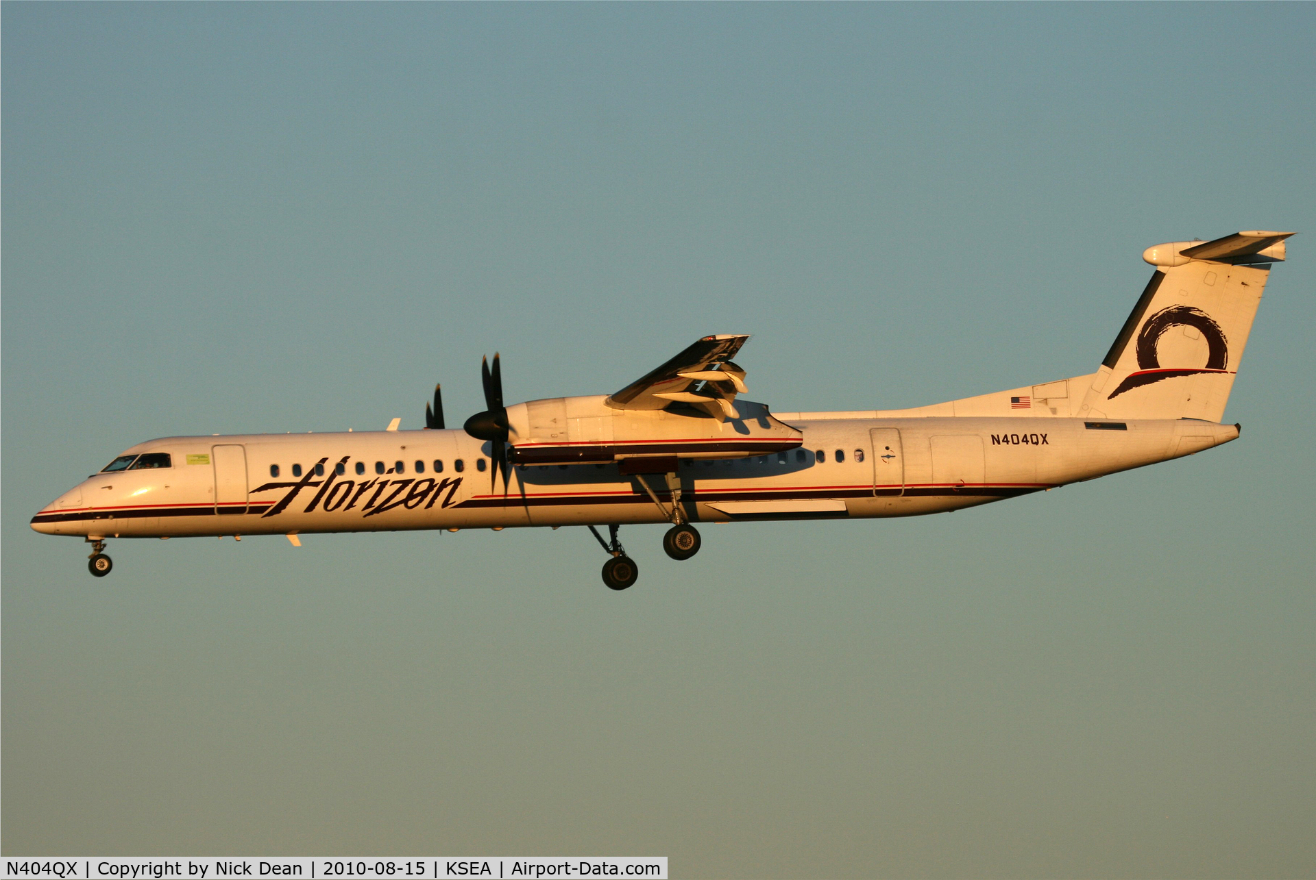 N404QX, 2001 Bombardier DHC-8-402 Dash 8 C/N 4046, KSEA