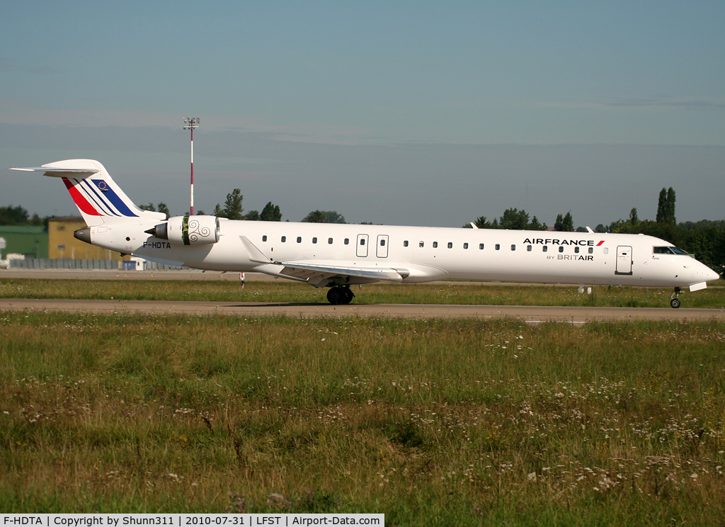 F-HDTA, 2001 Bombardier CRJ-900LR (CL-600-2D24) C/N 15001, Landing rwy 05 in new Air France c/s