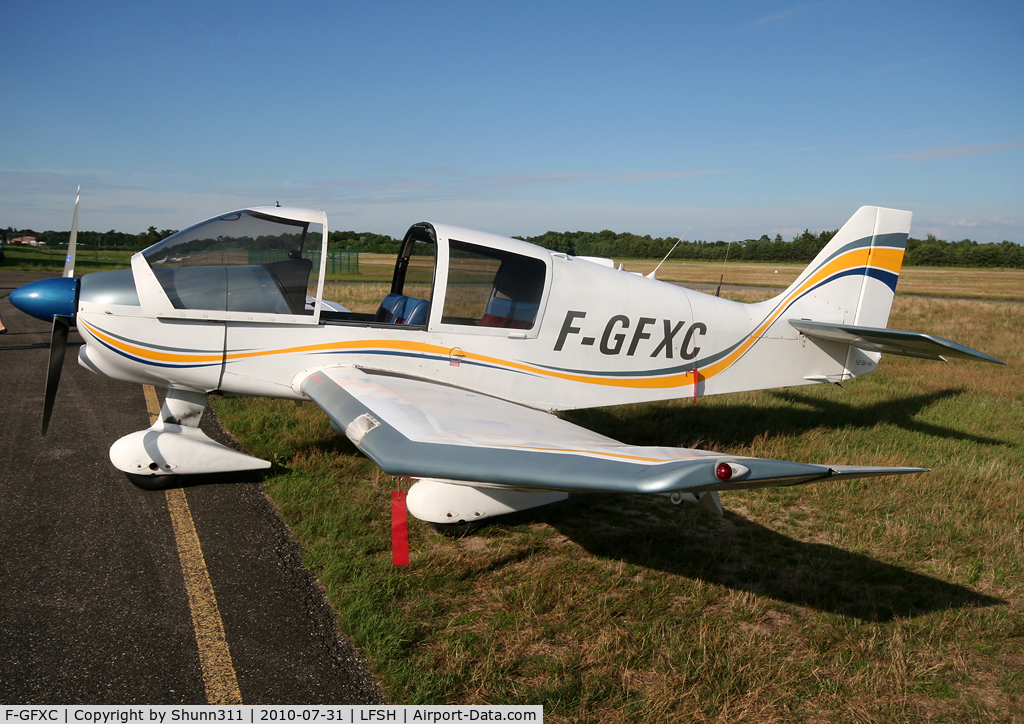 F-GFXC, Robin DR-400-120 C/N 1752, Parked in front of the Airclub...
