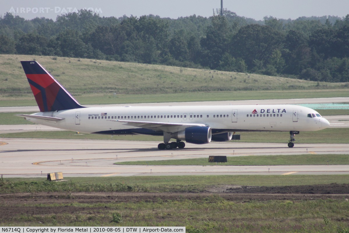 N6714Q, 2000 Boeing 757-232 C/N 30485, Delta 757-200