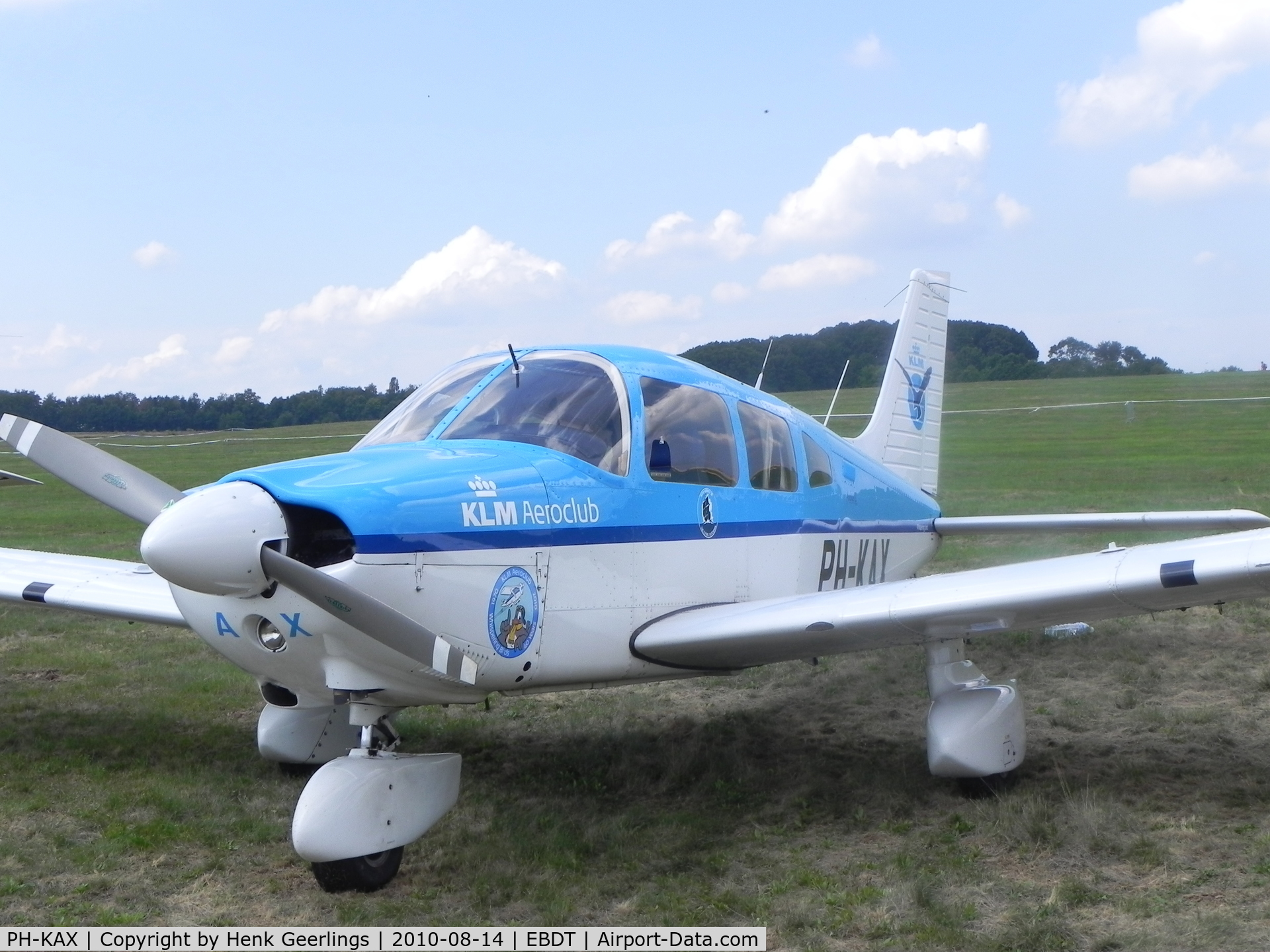 PH-KAX, 1986 Piper PA-28-181 Archer C/N 2890001, Schaffen - Diest , Belgium. Oldtimer Fly- In August 2010 

New sticker on the nose.