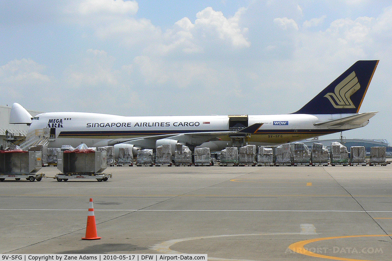 9V-SFG, 1998 Boeing 747-412F/SCD C/N 26558, Singapore Air Freight at DFW airport west freight.