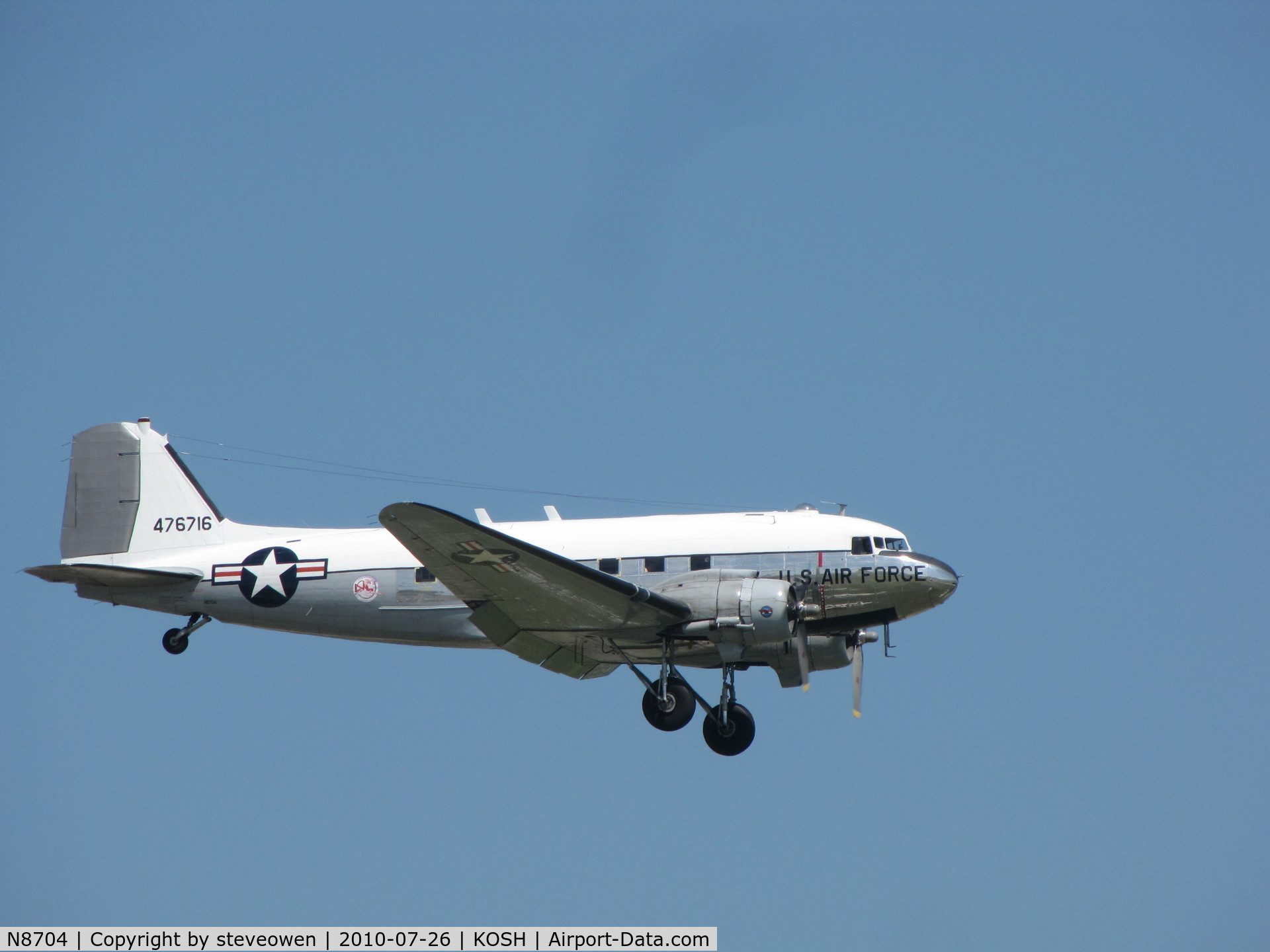 N8704, 1944 Douglas DC3C-S4C4G (TC-47B-30-DK) C/N 33048, landing KOSH during EAA airshow