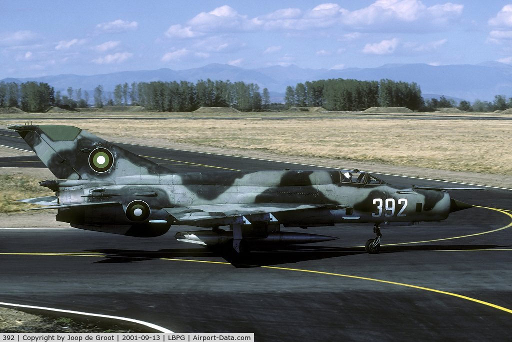 392, Mikoyan-Gurevich MiG-21bis C/N 75094392, During Co-operative Key 2001 this was a MiG-21 in this 'one off' colorscheme. Note also the non standard colors in the roundel.
