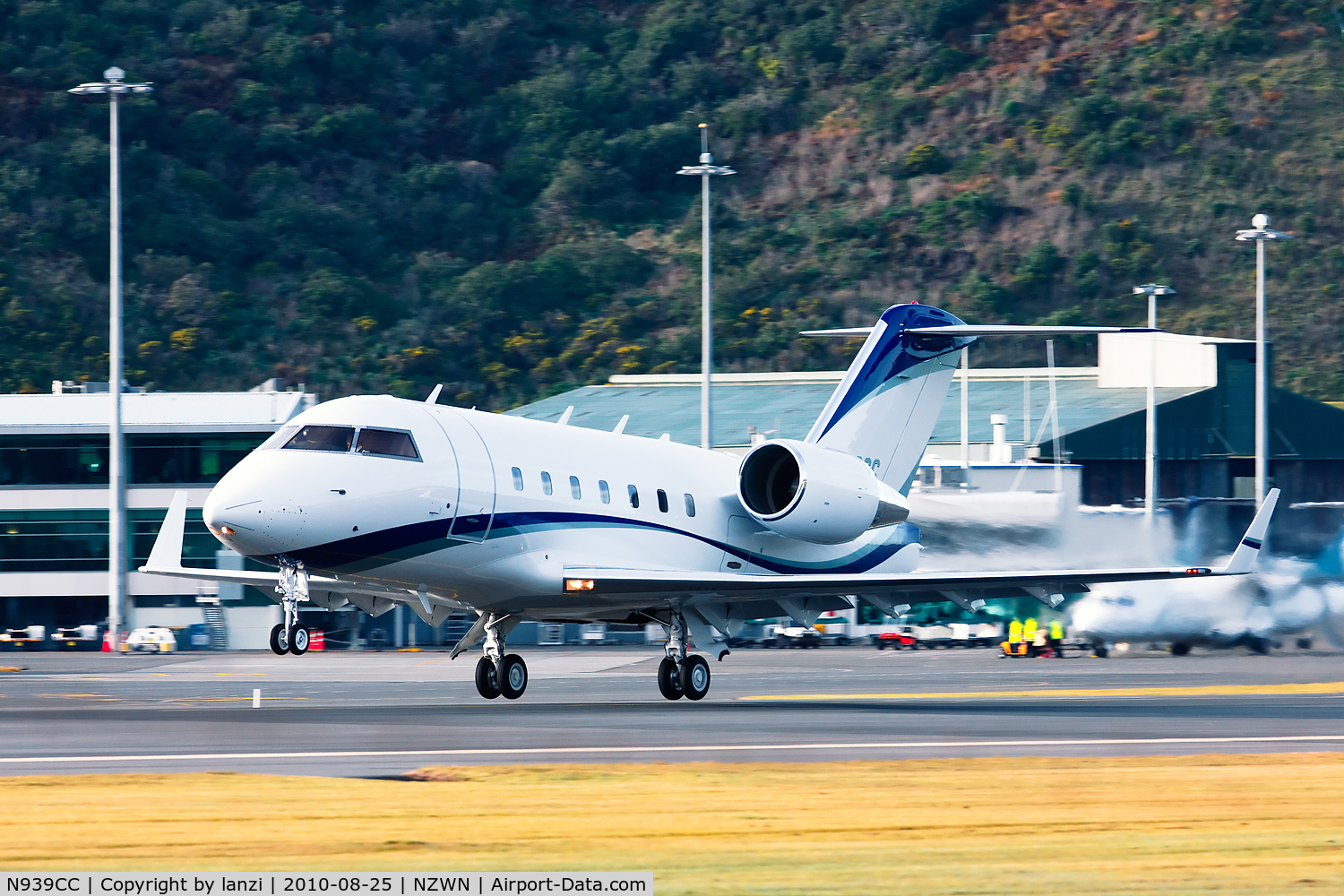 N939CC, 1992 Canadair Challenger 601-3A (CL-600-2B16) C/N 5124, Plane taking off from Wellington International Airport on August 25th 2010