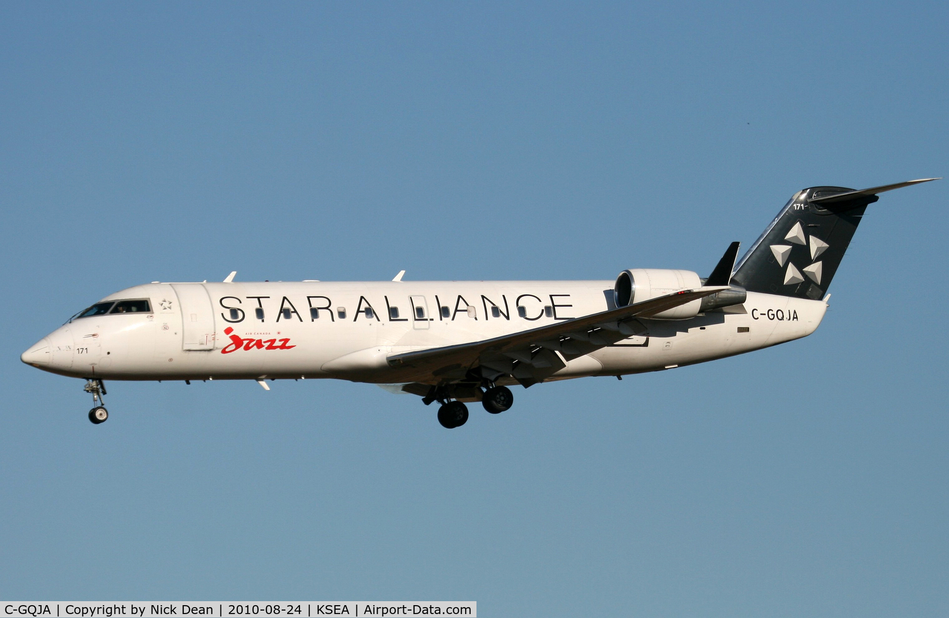 C-GQJA, 2004 Canadair CRJ-100ER (CL-600-2B19) C/N 7963, KSEA