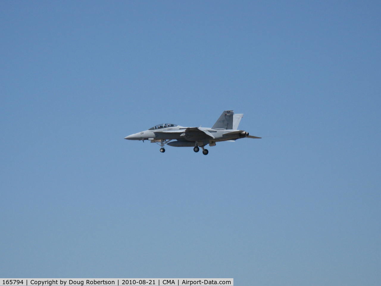 165794, Boeing F/A-18F Super Hornet C/N 1521/F020, Boeing F/A-18F SUPER HORNET, tailhook raised, on final Rwy 26