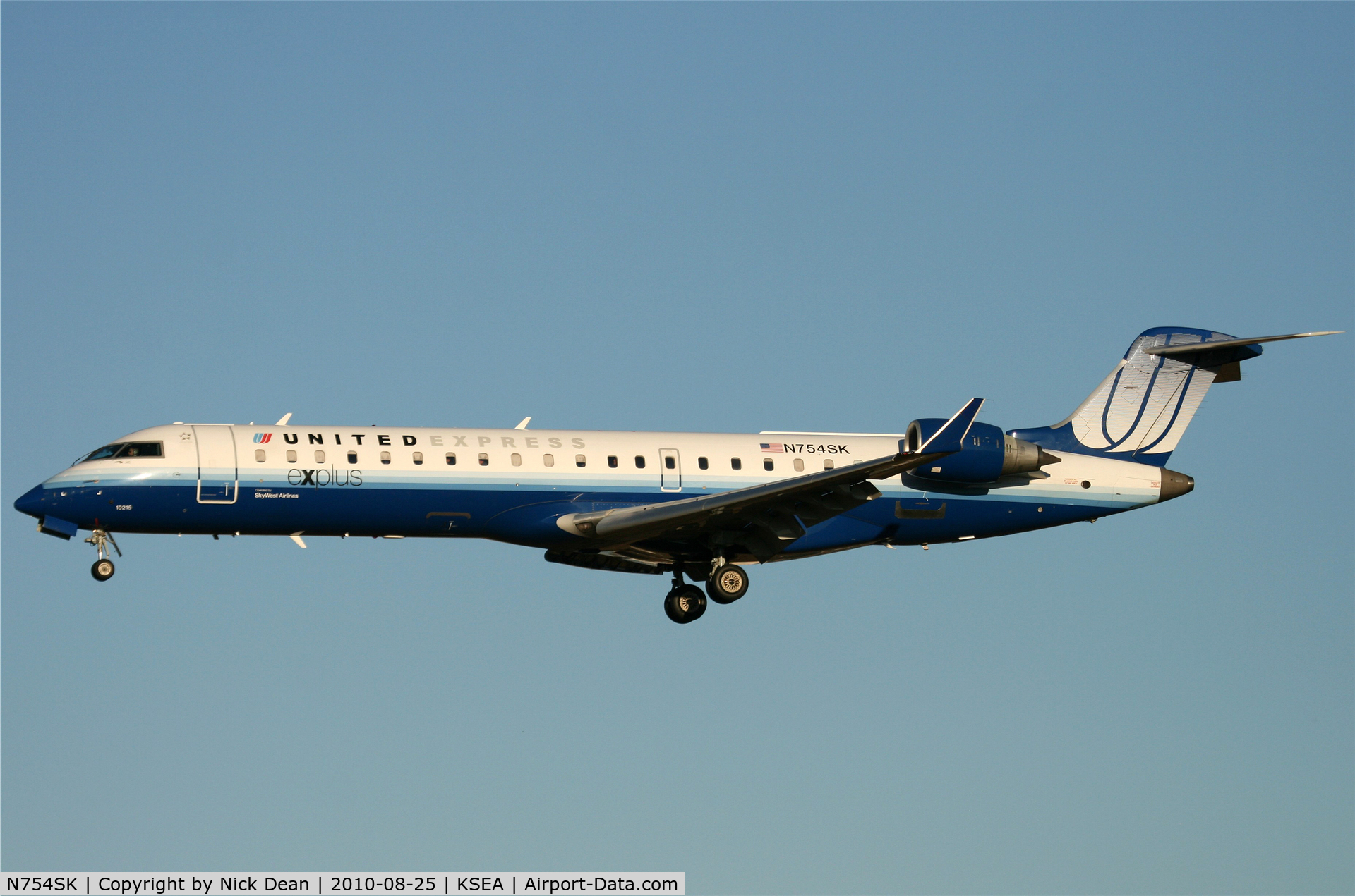 N754SK, 2005 Bombardier CRJ-701 (CL-600-2C10) Regional Jet C/N 10215, KSEA