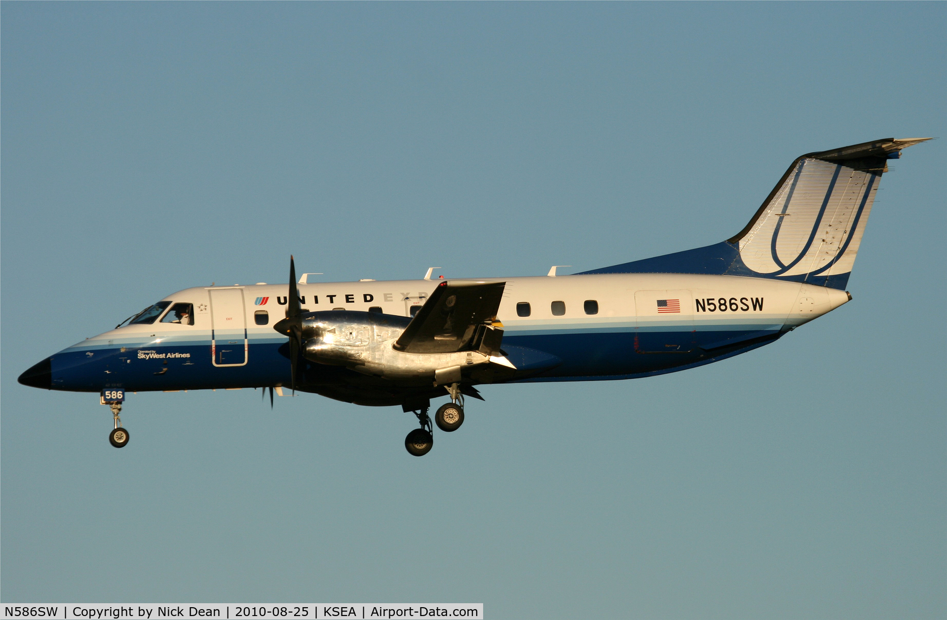 N586SW, 1999 Embraer EMB-120ER Brasilia C/N 120354, KSEA