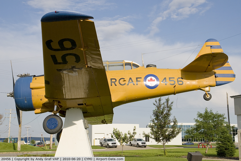 20456, Canadian Car & Foundry T-6 Harvard Mk.4 C/N CCF4-247, Canada - Air Force