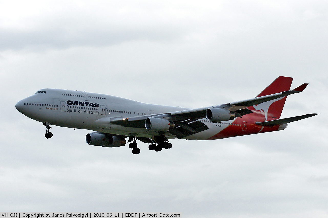 VH-OJI, 1990 Boeing 747-438 C/N 24887, Qantas Boeing B747-438 to approach on RWY25L inFRA/EDDF