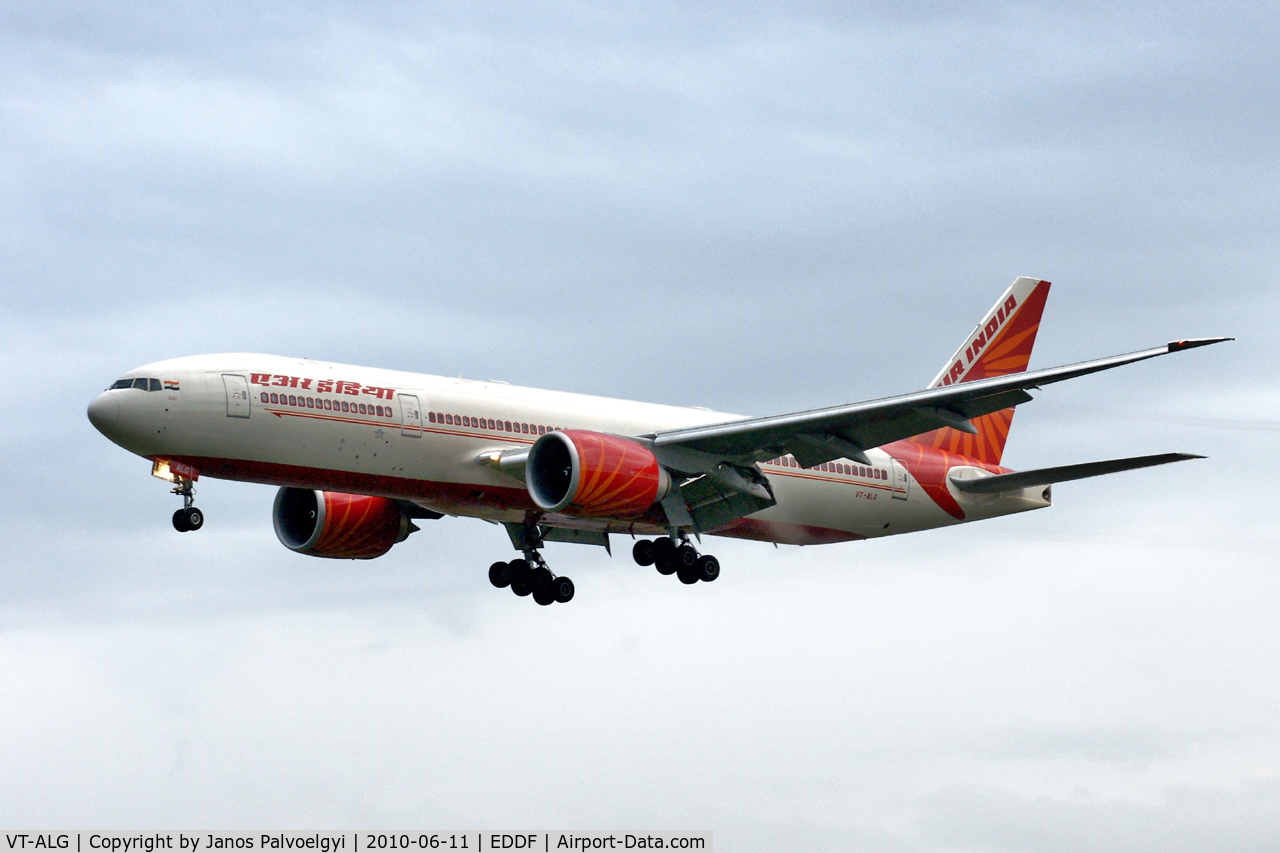 VT-ALG, 2009 Boeing 777-237/LR C/N 36306, Air India Boeing B777-237/LR to approach on RWY25L inFRA/EDDF