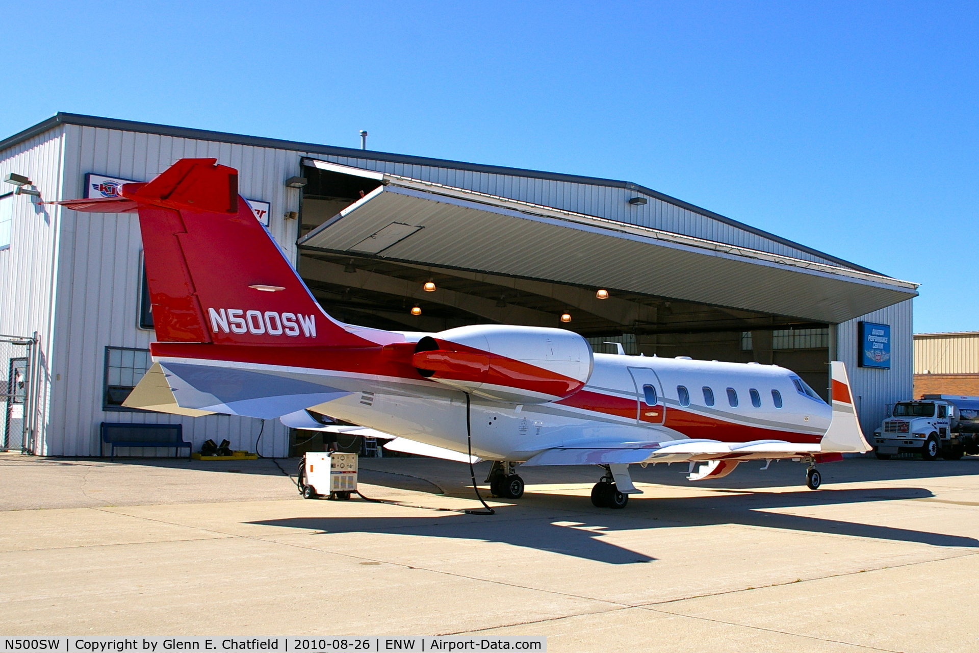 N500SW, 1993 Learjet 60 C/N 017, Getting ready to depart