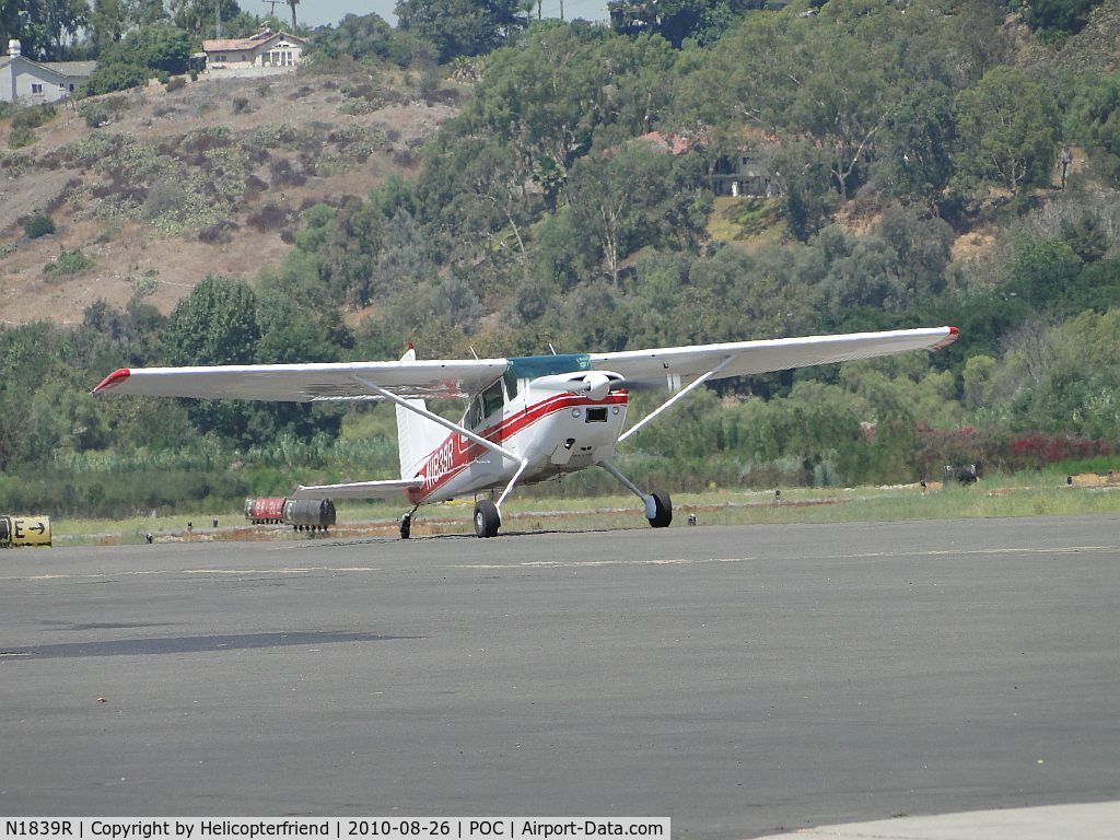 N1839R, 1974 Cessna A185F Skywagon 185 C/N 18502554, Taxiing to runway 26L for take off