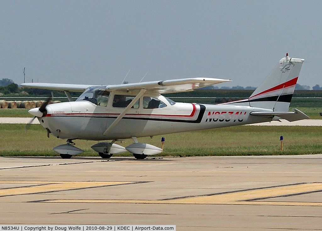 N8534U, 1964 Cessna 172F C/N 17252434, Arriving at the airport in Decatur, Illinois.  August 2010.