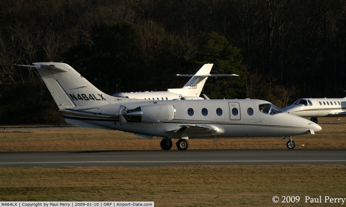 N464LX, Raytheon Aircraft Company 400A C/N RK-453, Down and slowing, a late afternoon arrival