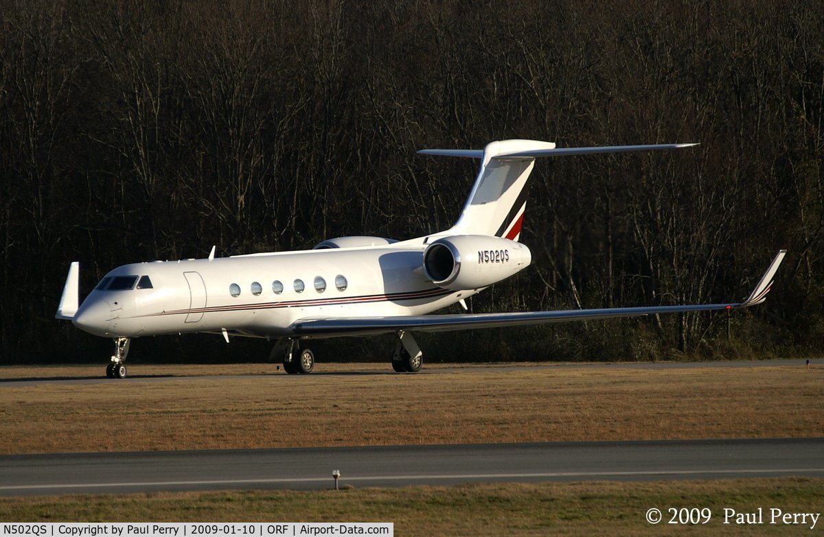 N502QS, 2000 Gulfstream Aerospace G-V C/N 601, The Gee-Five looks kinda big, even at a distance