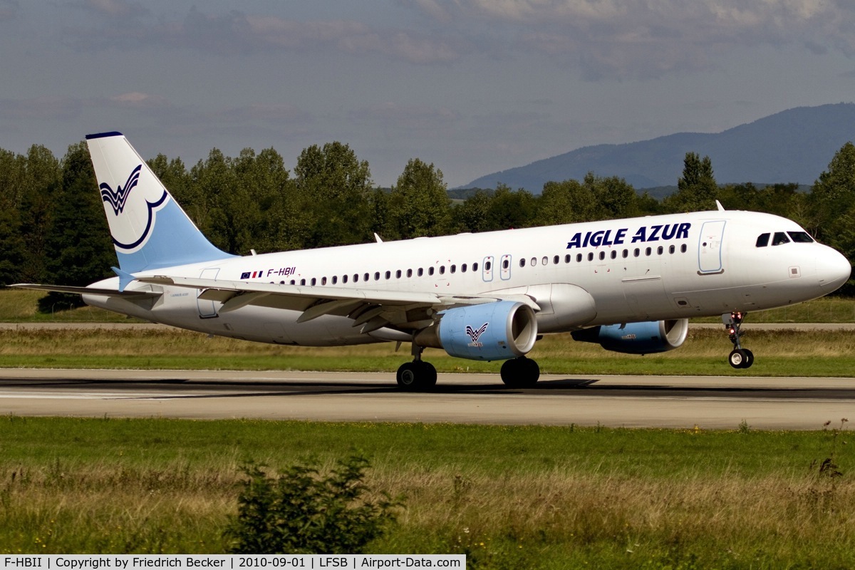 F-HBII, 2009 Airbus A320-214 C/N 3852, decelerating after touchdown