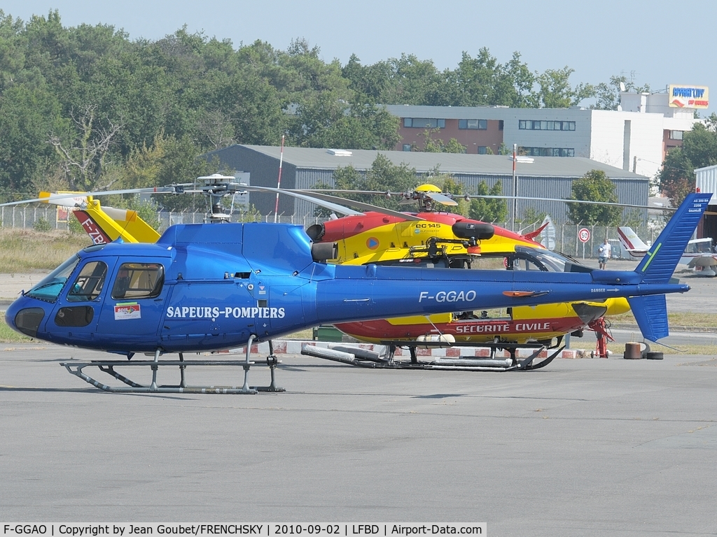 F-GGAO, Eurocopter AS-350B Ecureuil Ecureuil C/N 2208, au parking Sécurité Civile