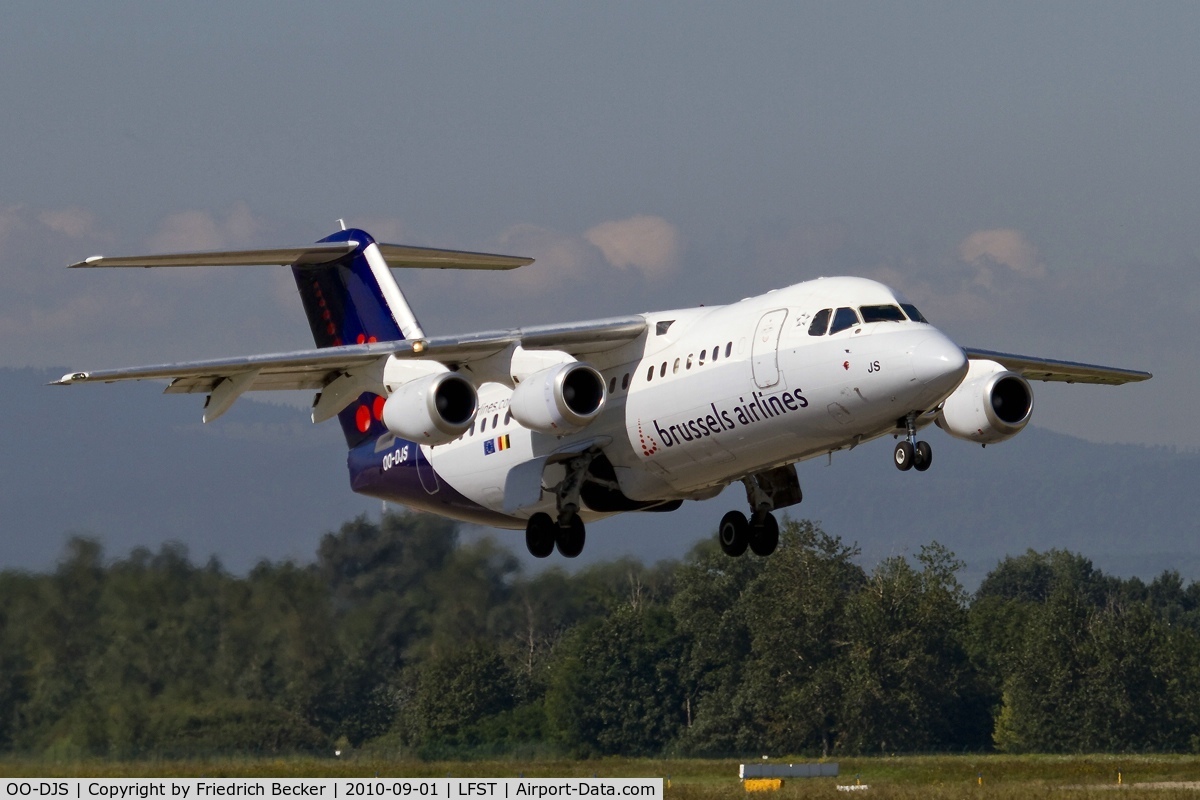 OO-DJS, 1996 British Aerospace Avro 146-RJ85 C/N E.2292, departure from Strasbourg