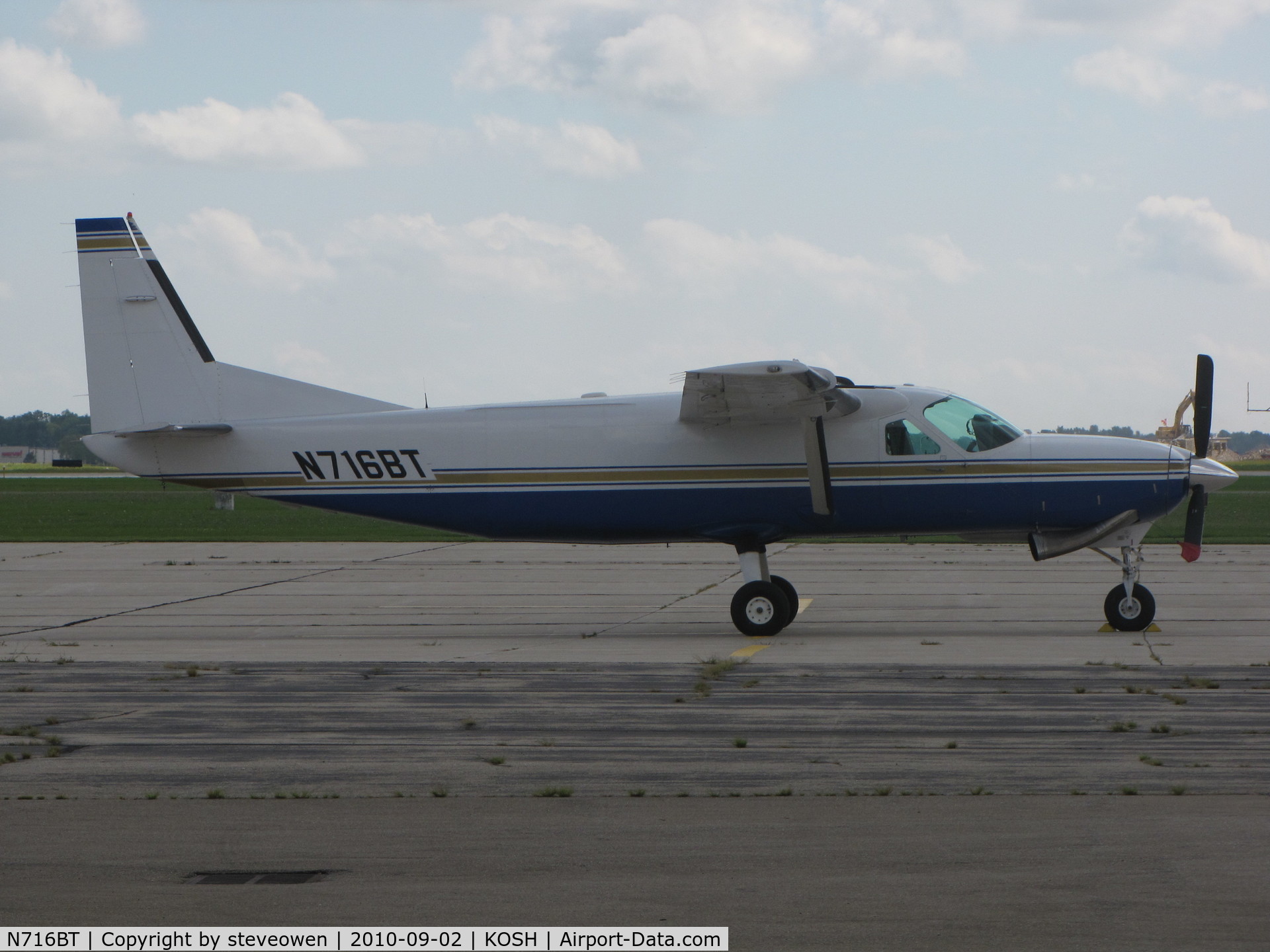 N716BT, 2000 Cessna 208B C/N 208B0843, Basler ramp @KOSH