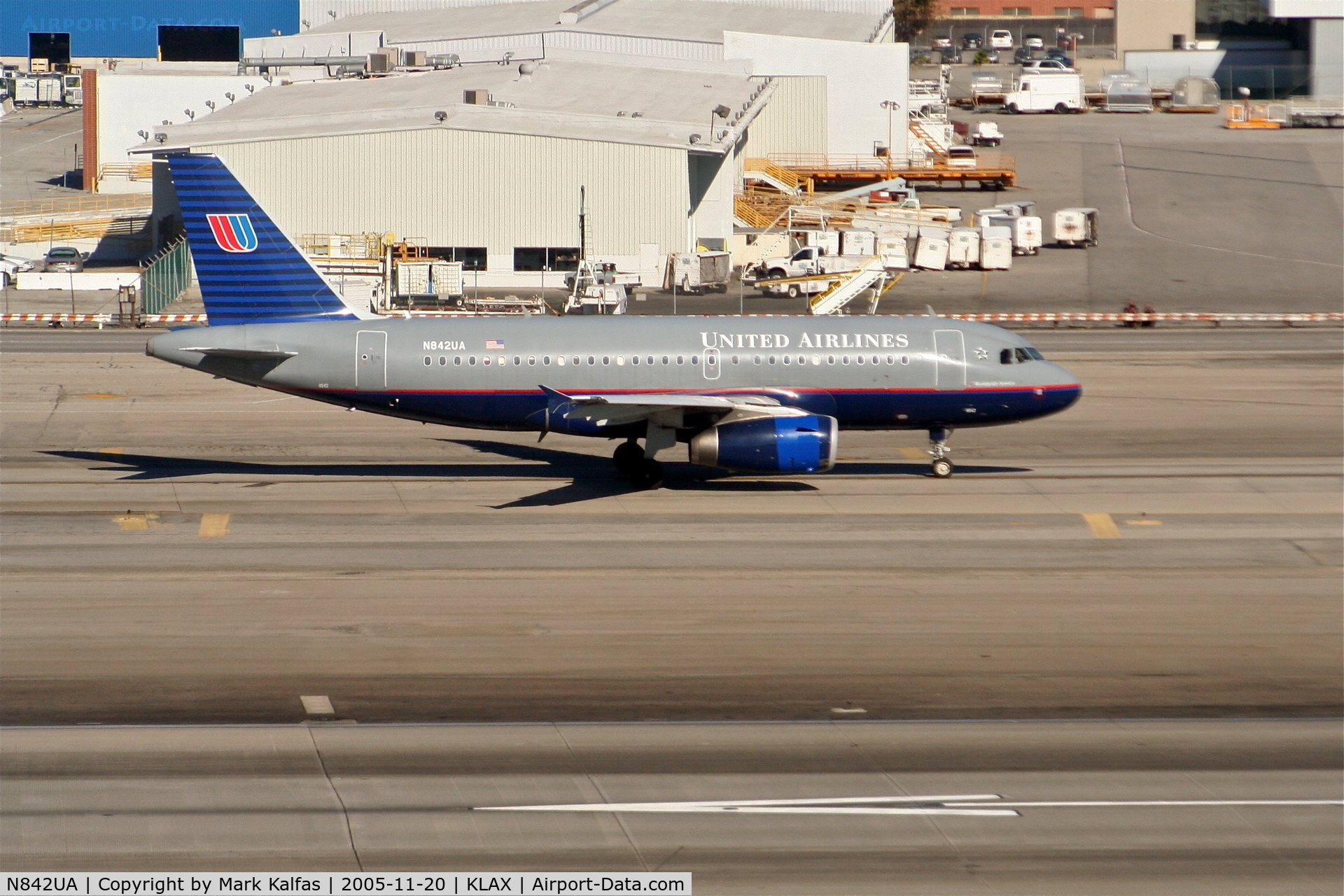 N842UA, 2001 Airbus A319-131 C/N 1569, United Airlines Airbus A319-131, N842UA taxiway Bravo for 25R KLAX.