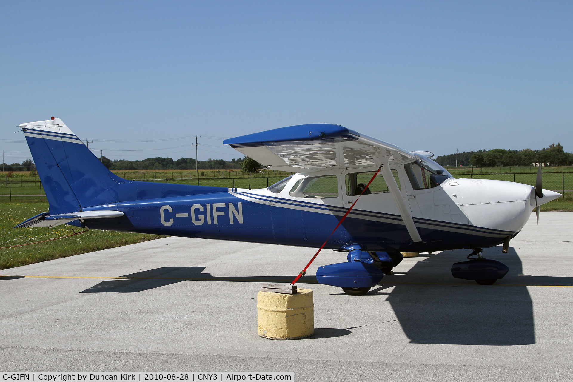 C-GIFN, 1976 Cessna 172M C/N 17267498, Sharp looking 172 seen at Collingwood, ON