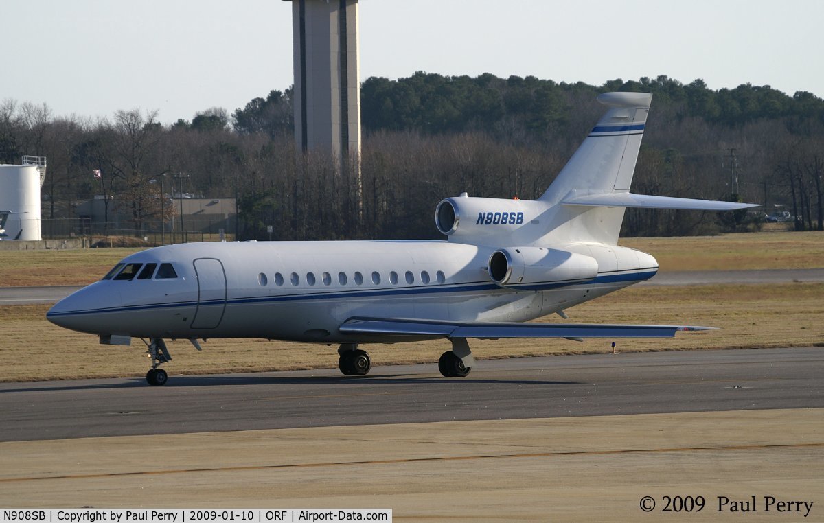 N908SB, 2000 Dassault Falcon 900EX C/N 81, Taxiing to the end of the line