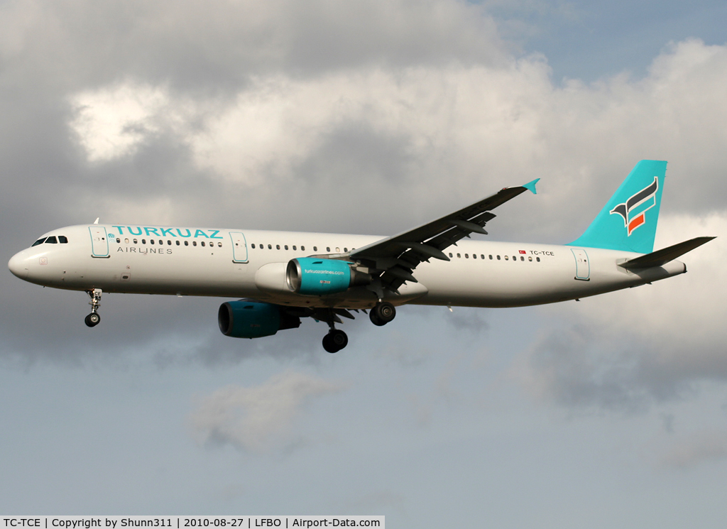 TC-TCE, 1997 Airbus A321-211 C/N 666, Landing rwy 32L... Flight from Tunisair...