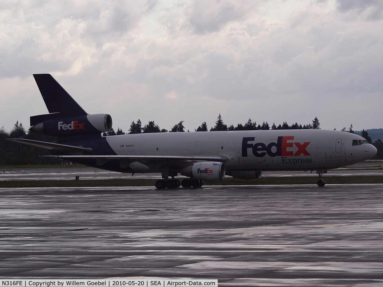 N316FE, 1988 McDonnell Douglas MD-10-30F C/N 48314, Arrival on Seattle