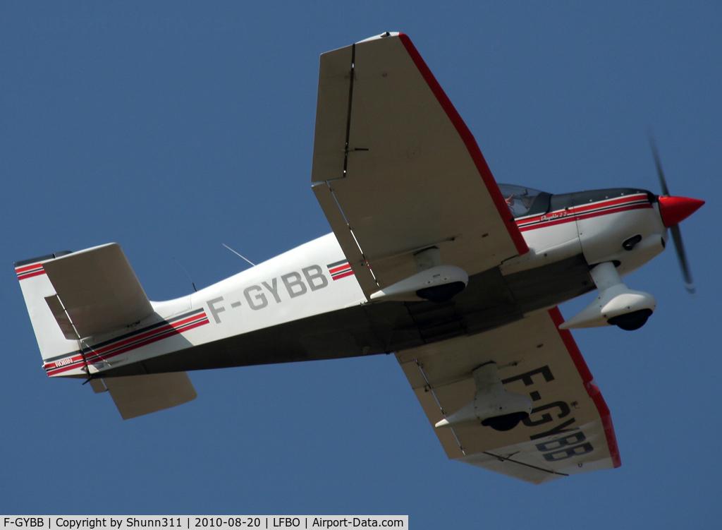 F-GYBB, Robin DR-400-120 Dauphin 2+2 C/N 2548, Taking off from rwy 32R