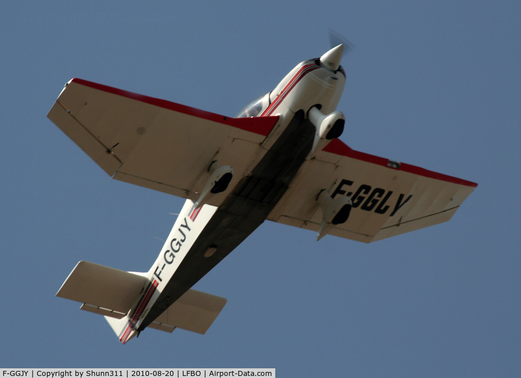 F-GGJY, Robin DR-400-160 Chevalier C/N 1824, Taking off from rwy 32R...