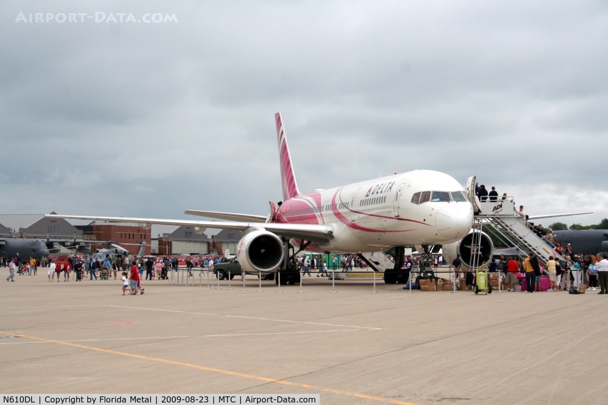N610DL, 1985 Boeing 757-232 C/N 22817, Pink Plane