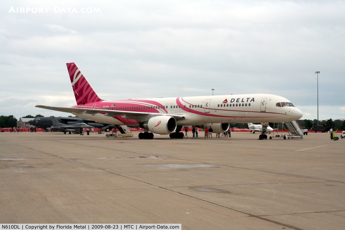 N610DL, 1985 Boeing 757-232 C/N 22817, pink plane