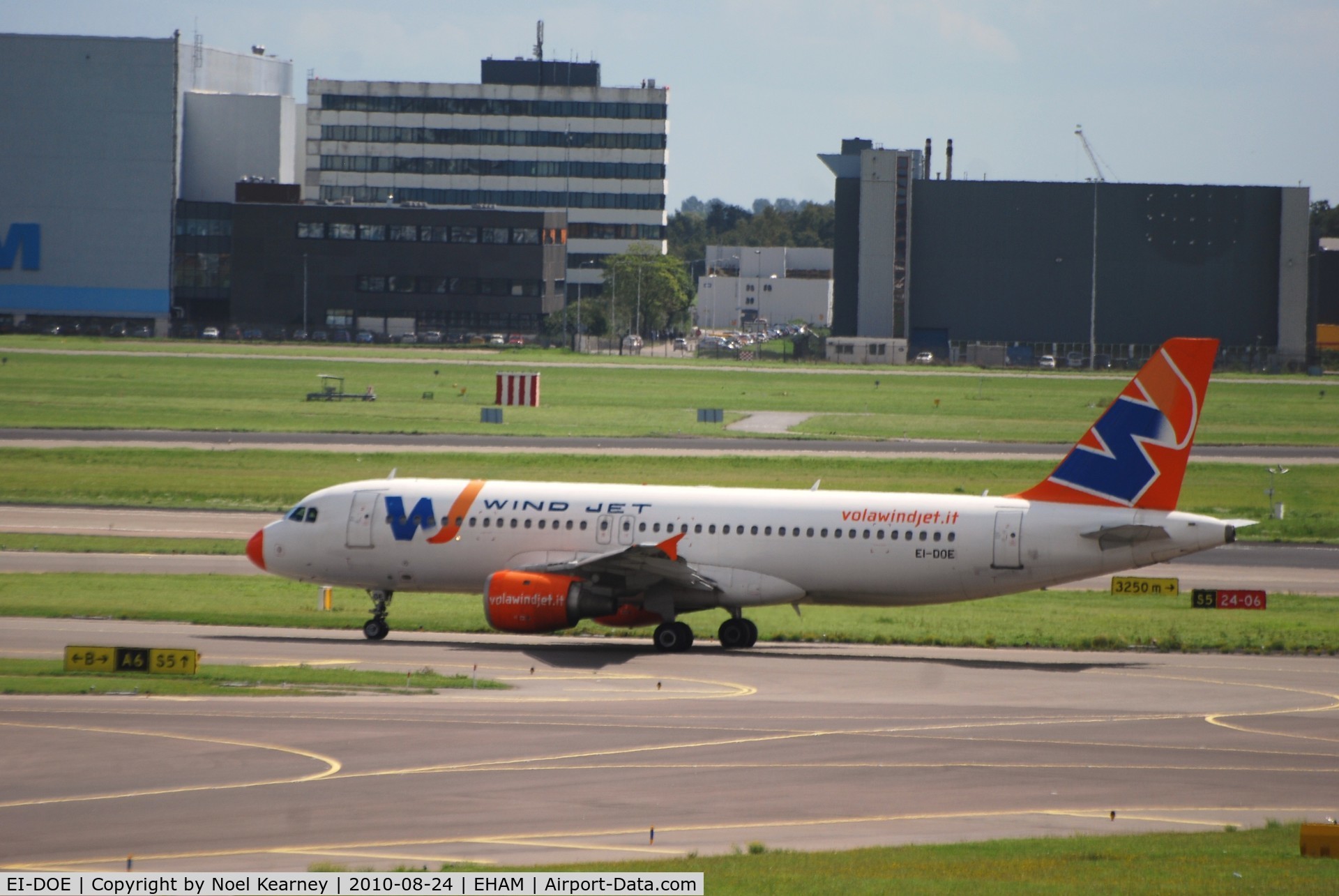 EI-DOE, Airbus A320-211 C/N 215, WINDJET