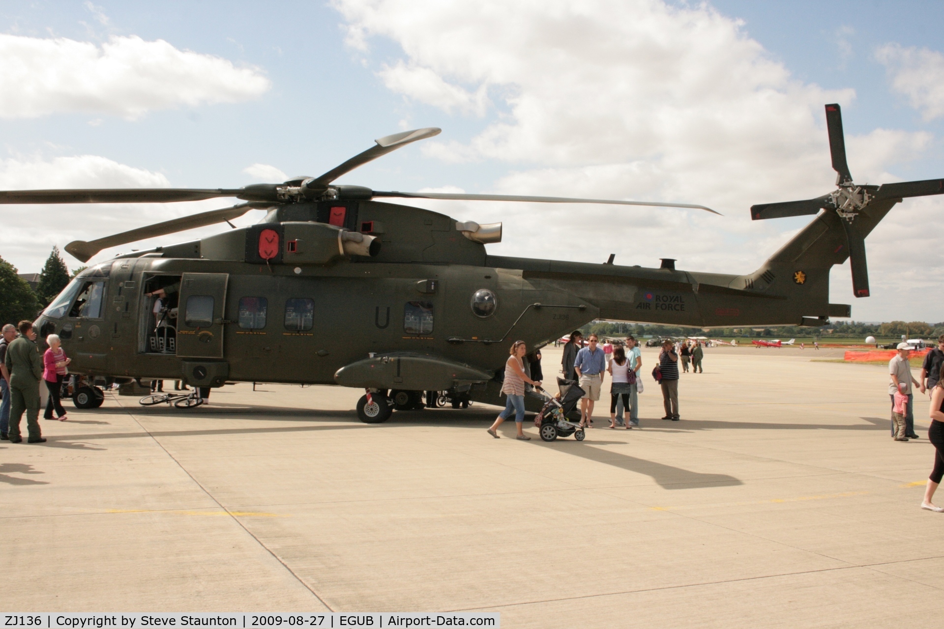 ZJ136, Westland Merlin HC.3 C/N 50191, Taken at RAF Benson Families Day, August 2009