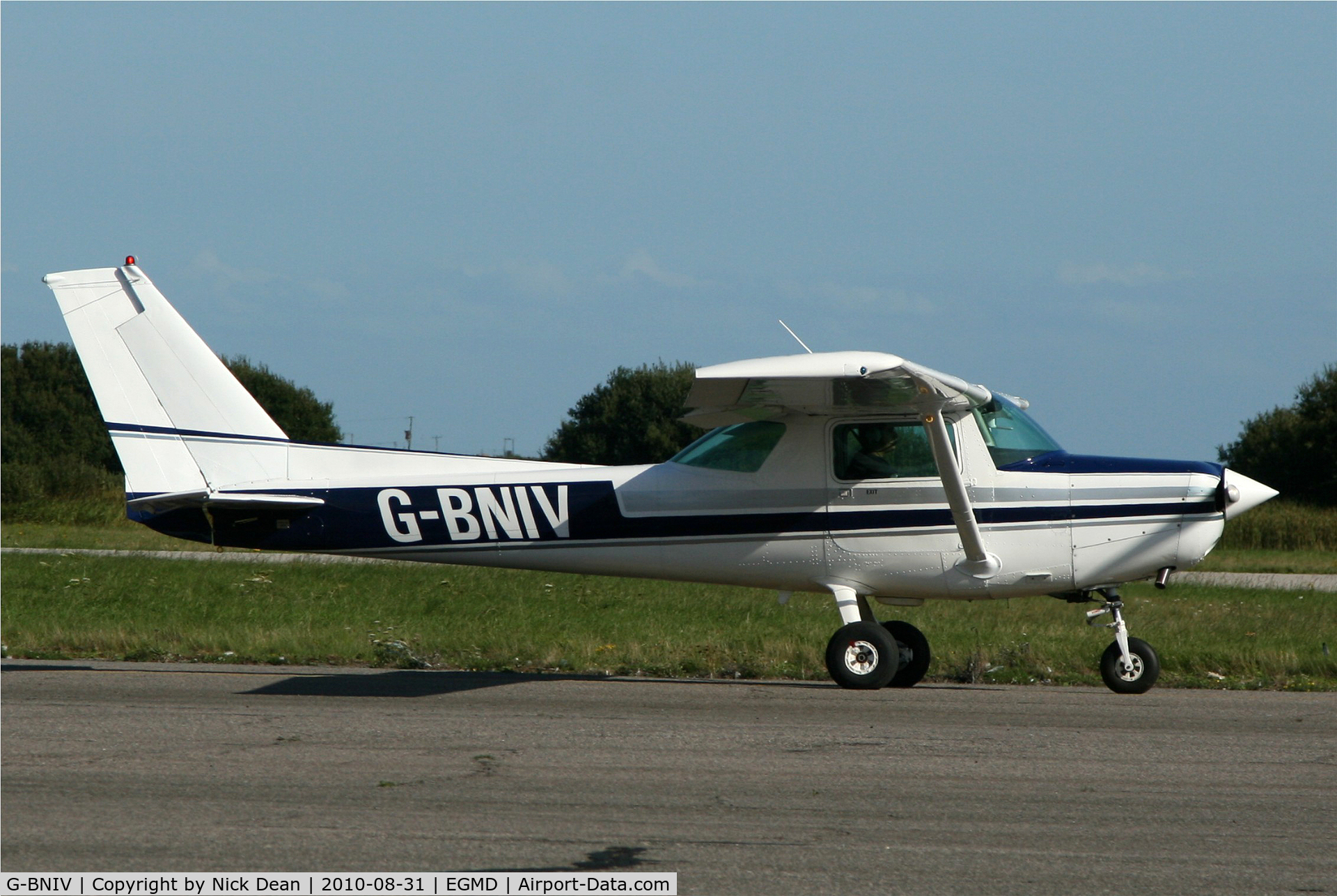G-BNIV, 1981 Cessna 152 C/N 152-84866, EGMD