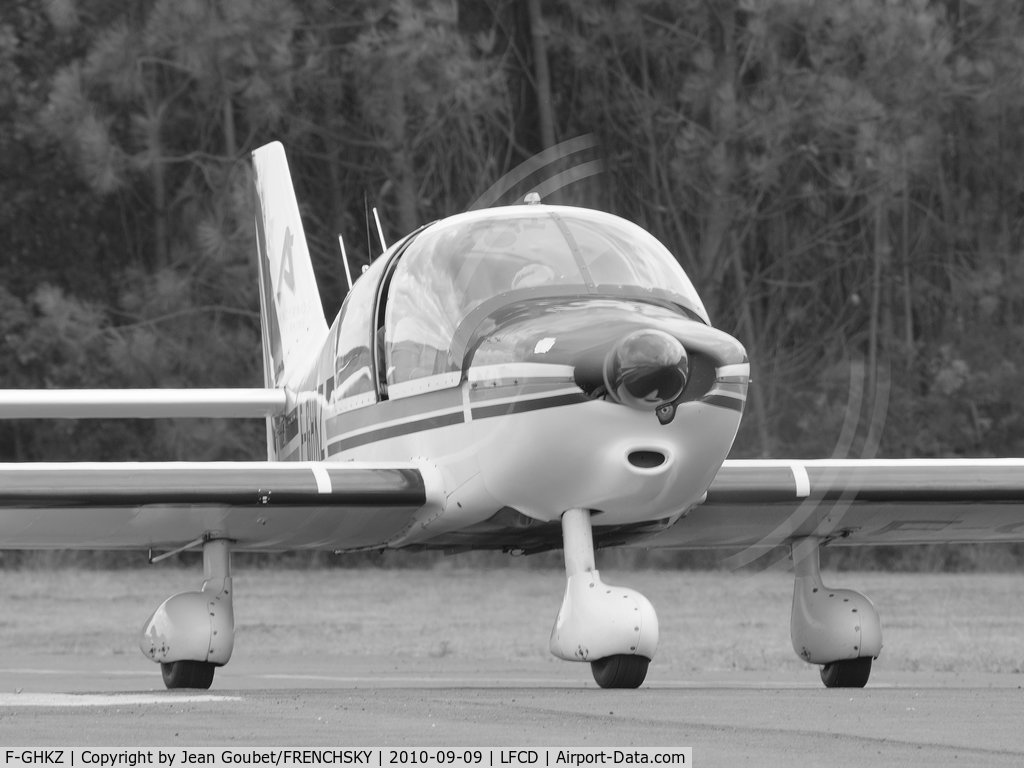 F-GHKZ, Robin DR-400-140B Major C/N 924, au roulage