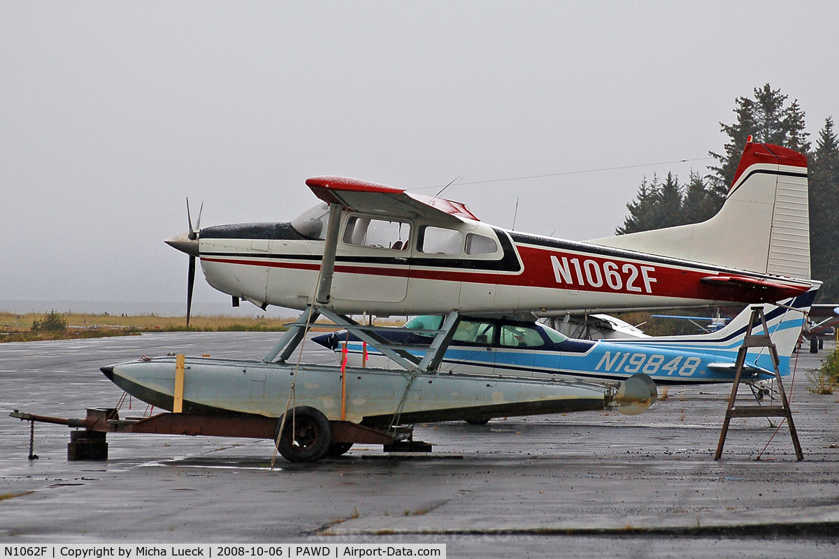 N1062F, 1975 Cessna A185F Skywagon 185 C/N 18502718, At Seward